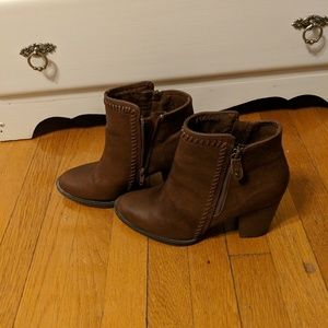 Size 9 JustFab booties